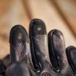 knox_ladies_gloves-leatherhadleigh-mkii_black_lifestyle10.jpg