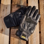 knox_ladies_gloves-leatherhadleigh-mkii_black_lifestyle13.jpg