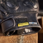 knox_ladies_gloves-leatherhadleigh-mkii_black_lifestyle9.jpg