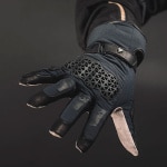 leatt_gloves_x-flow_stealth_lifestyle2.jpg