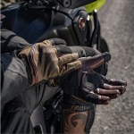 merlin_gloves_ranger_olive_lifestyle2.jpg