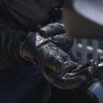 merlin_leather-gloves_halo-2_black_lifestyle-11.jpg