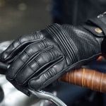 merlin_leigh-leather-glove_black_lifestyle3.jpg