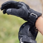 merlin_mahala-raid-glove_black_lifestyle2.jpg