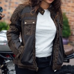 merlin_shenstone-ladies-wax-cotton-jacket_brown_lifestyle3.jpg