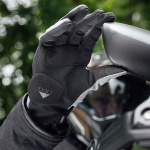 merlin_textile-gloves_berea-d3o-trail-gloves_grey_lifestyle2.jpg