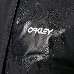 oakley_casual-wear_elements-shell-jacket_blackout_detail3.jpg