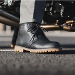 oxford-clothing_boots_chukka_black_lifestyle1.jpg