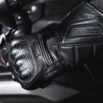 oxford_gloves_mondial-long-ms_tech-black_lifestyle2.jpg