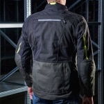 oxford_jacket_textile_hinterland_black-grey-fluo_lifestyle2.jpg