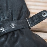 oxford_leather_gloves_holton-wp-1.0_black_lifestyle6.jpg