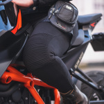 oxford_textile-trousers_ladies-super-moto-leggings_black_lifestyle1.jpg