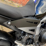 pyramid-aluminium-infill-panels-matte-black-yamaha-mt-09-2021_lifestyle4.jpg