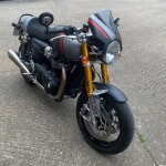 pyramid-fly-screen-matte-storm-grey-silver-ice-triumph-thruxton-1200-rs-2020current_lifestyle1.jpg