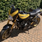 pyramid-fly-screen-metallic-diablo-blackmetallic-yellow-yellow-ball-scheme-kawasaki-z-900-rs-se-2022current_lifestyle1.jpg