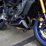 pyramid_belly-pan_sp_colours_yamaha_mt-09_21-22_detail3.jpg