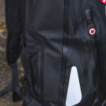 qbag_waterproof-backpack-15_black_lifestyle9.jpg