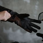 rebelhorn-hunter-leather-gloves-vintage-brown-lifestyle1.jpg