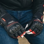 richa_gloves_leather_blast_black-red_lifestyle1.jpg