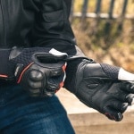 richa_gloves_leather_blast_black-red_lifestyle2.jpg