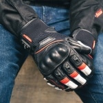 richa_gloves_leather_blast_black-red_lifestyle5.jpg