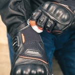 richa_gloves_leather_blast_black-red_lifestyle7.jpg