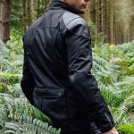 sayan_textile-waterproof-jacket_black_lifestyle3.jpg