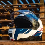 schuberth_helmet_c5-master_blue_lifestyle6.jpg