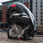 schuberth_helmets_c4_pro_carbon_tempest_white_lifestyle5.jpg