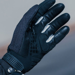 spidi_leather-gloves_g-carbon-ce-gloves_black-white_lifestyle3.jpg