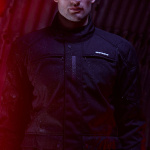 spidi_textile-jacket_traveler-3-dark-edition-h2out-textile-jacket_black_lifestyle2.jpg