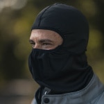 t-ur_base-layer_comfort-windbreaker-fleece-full-face-balaclava_black_lifestyle1.jpg