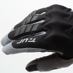 t-ur_mixed-gloves_g-six-mixed-gloves_black-ice_detail3.jpg