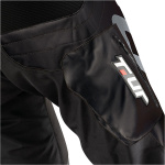 t.ur-p-three-pants-black-white-1_detail2.jpg