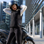 tucano-urbano_jacket_ladies-airscud-flex-airbag_black_lifestyle2.jpg