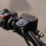 ua_essential-heated-grips_detail1.jpg