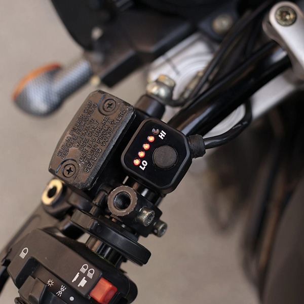 ua_essential-heated-grips_detail2.jpg